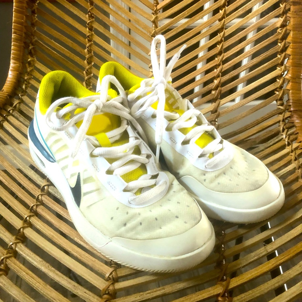 Nike Court Air Max Viper Wing women size 7.5. Very Good Used Condition.
